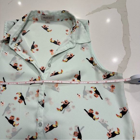 Sleeveless collared blouse with toucans - Picture 4 of 5